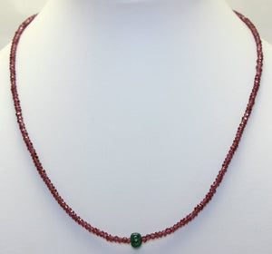 Rhodolith Granat mit Smaragd Halskette in 925 Silber Verschluss
