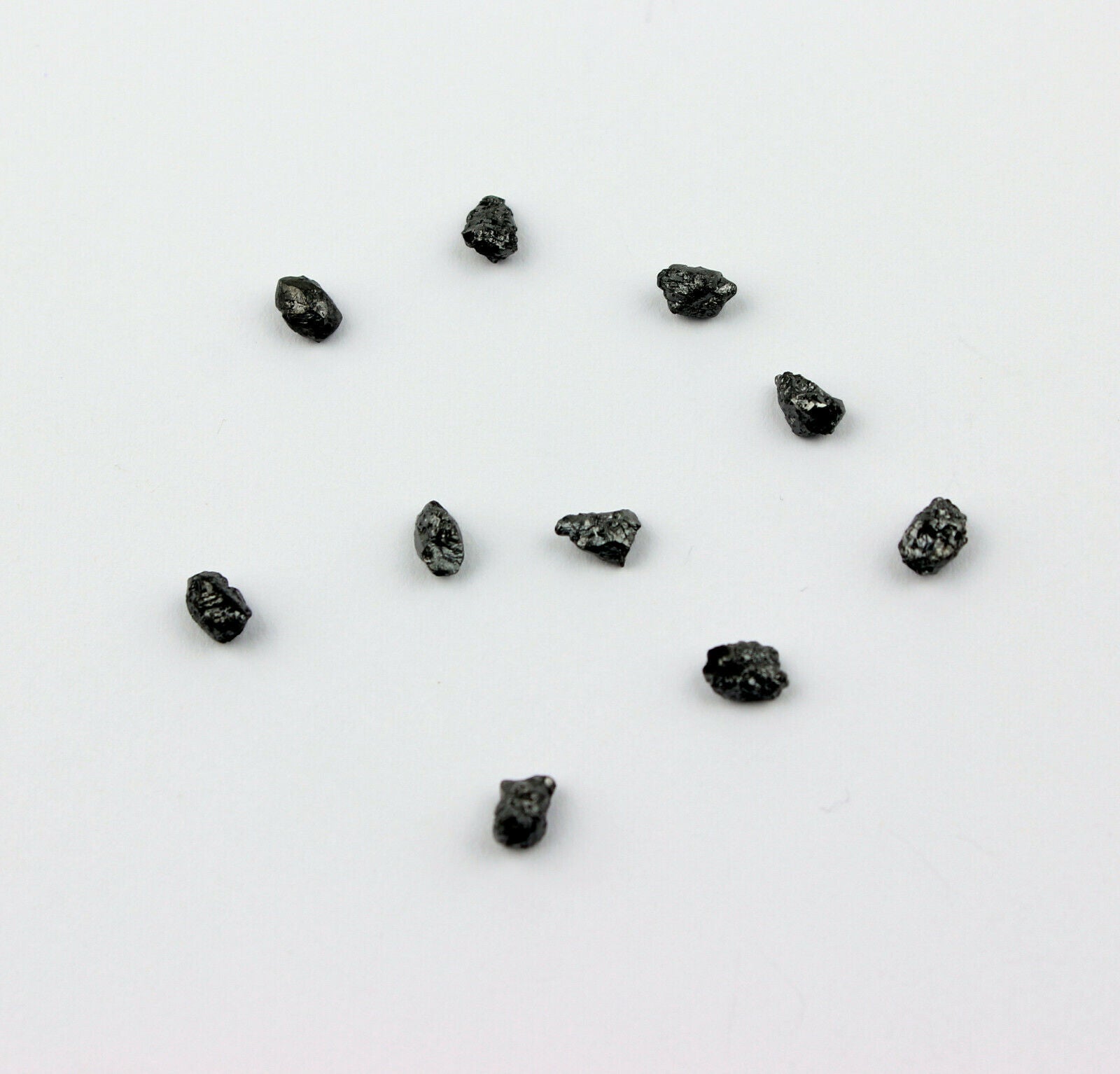1 x schwarzer Rohdiamant gebohrt
